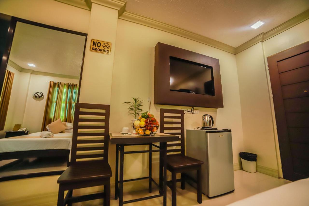 Villa Esmeralda Bryan'S Resort Hotel And Restaurant Palayan City Eksteriør bilde