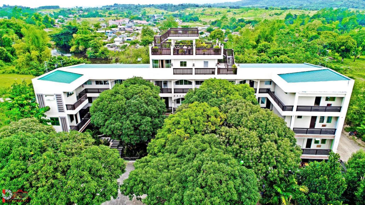 Villa Esmeralda Bryan'S Resort Hotel And Restaurant Palayan City Eksteriør bilde