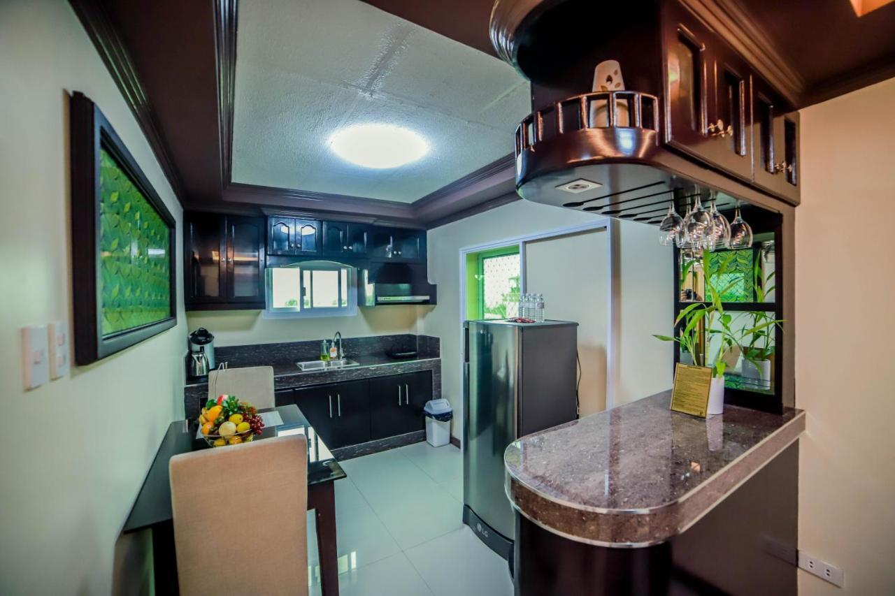 Villa Esmeralda Bryan'S Resort Hotel And Restaurant Palayan City Eksteriør bilde