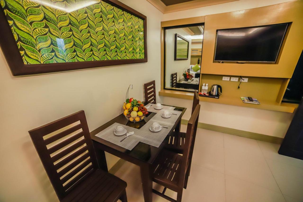 Villa Esmeralda Bryan'S Resort Hotel And Restaurant Palayan City Eksteriør bilde