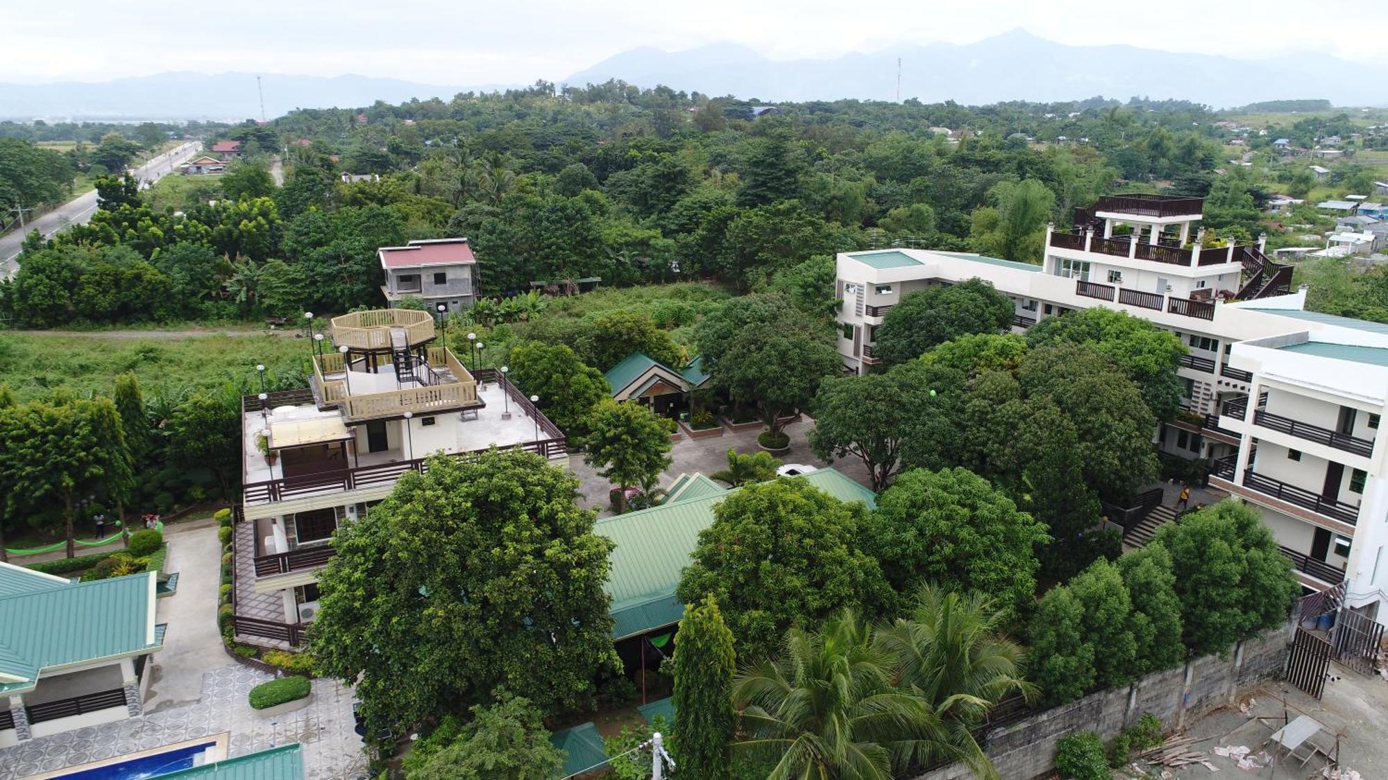 Villa Esmeralda Bryan'S Resort Hotel And Restaurant Palayan City Eksteriør bilde